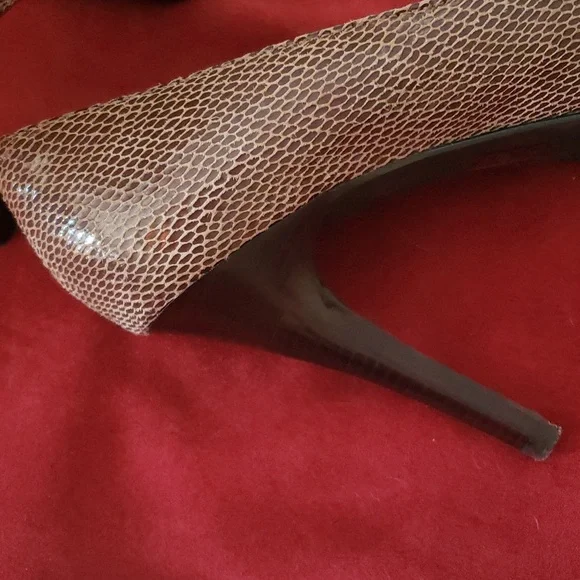 Ruffle Detail Stilettos - Picture 6 of 10